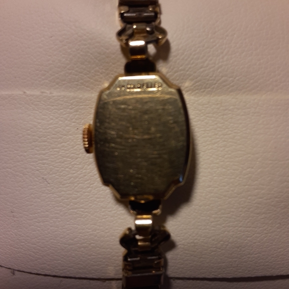 Vintage Lady Elgin 23 Jewel Watch - Picture 2 of 3